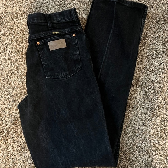 Wrangler Other - Wrangler cowboy cut solid black wash denim straight leg patch jeans 33x36
